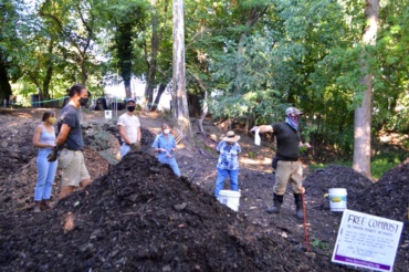 Master composters break it down… and build it back up